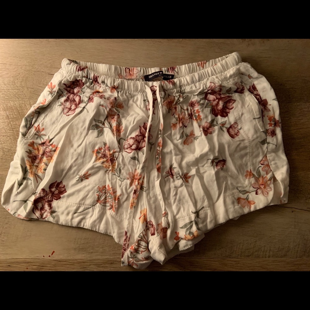 BRANDY MELVILLE floral soft shorts